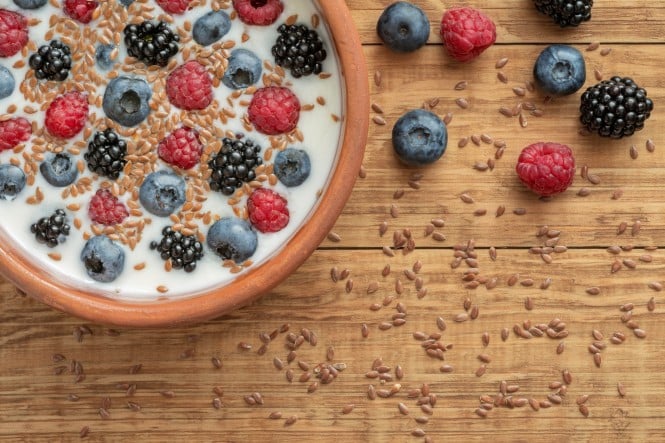 jogurt s bobicastim vocem