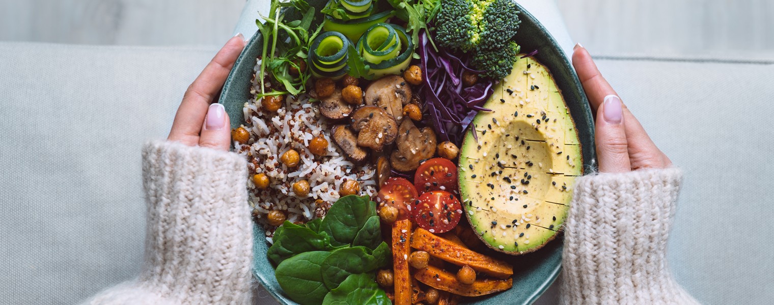 2214062919 zdjela veganske salate s avokadom