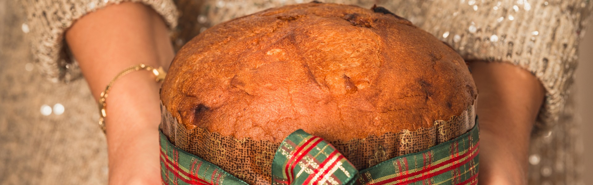 2221552963 tradicionalni panettone kolac s masnom