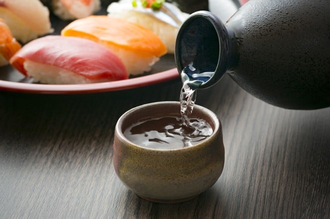 506704795 japansko vino sake i sushi