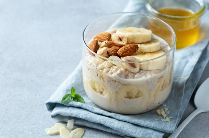2188200101 Overnight oats s bananama i orasastim plodovima