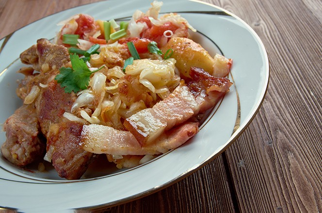 241393831 Istarski gula gula od kiselog kupusa ili repe, krumpira, slanine, rebarca, poznat na sjevernom Jadranu