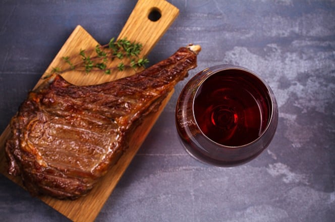597636623 Ca a crnog vina i govedi odrezak