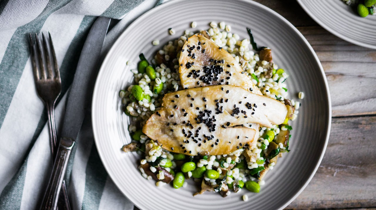 Recept: File bijele ribe s rižom, bobom i šampinjonima | Dobar tek