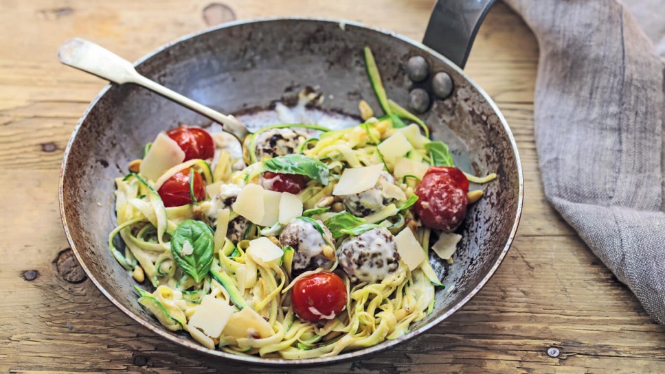 spageti od tikvica s mesnim okruglicama i rajcicom