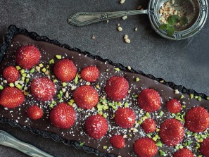 cokoladni tart s jagodama