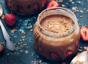 puding od cokolade s jagodama i amarettima