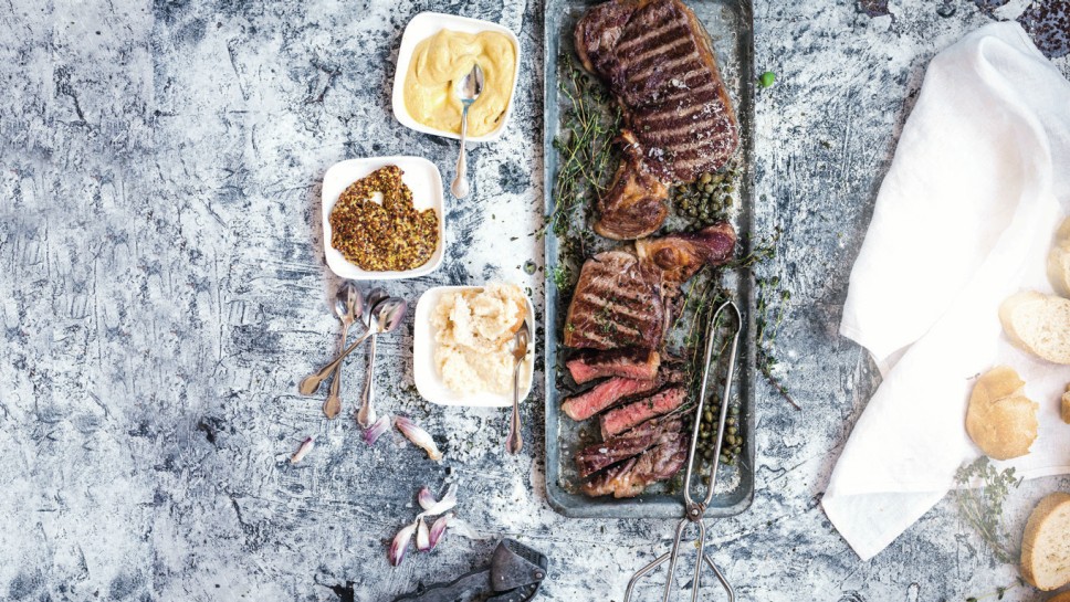 ribeye steak sa senfom, hrenom i kaparima