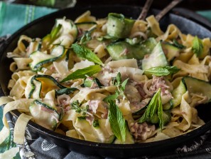 fettucine s tikvicom,slaninom i mentom