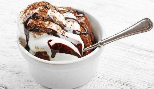 lava cake sa sladoledom od vanilije