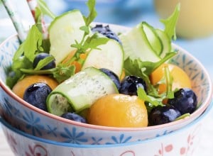 salata od dinje,krastavaca, borovnice i rukole