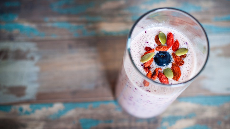 smoothie od kefira, ananasa i borovnica
