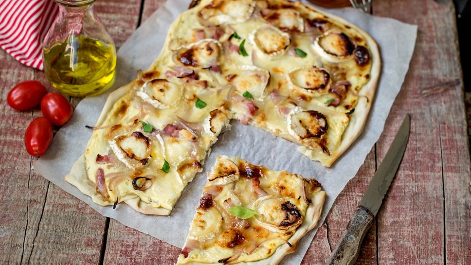 tart flambee s kozjim sirom
