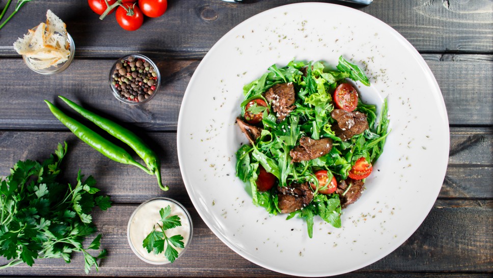 topla salata s jetrom i cherry rajcicama