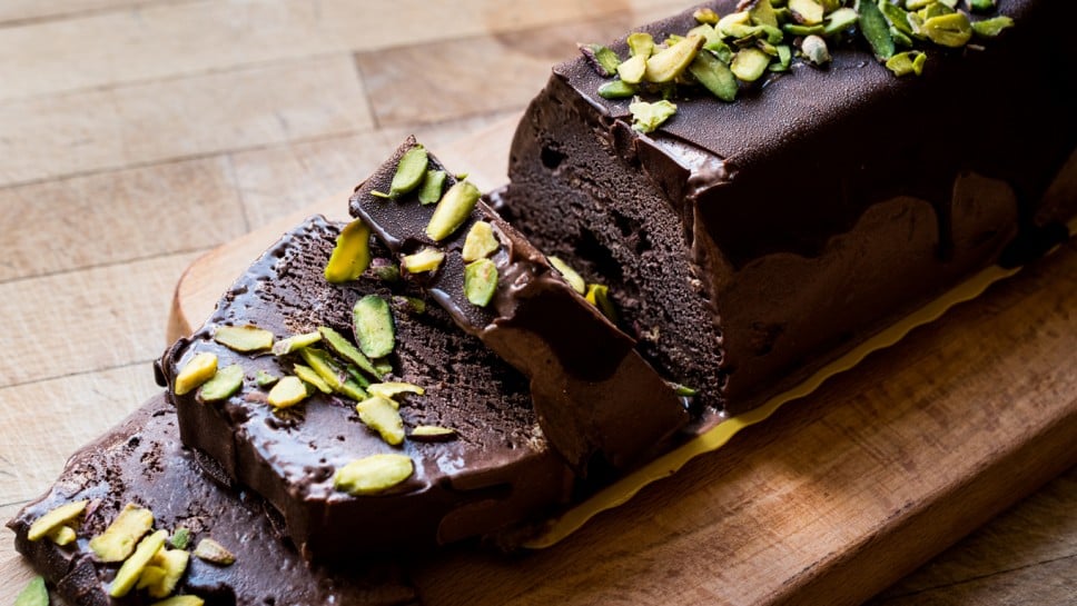 Semifreddo Cake - ice cream with chocolate sauce and peanut (semi-frozen dessert)