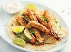 Shrimp skewers with flatbread and lime