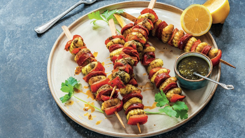 Crispy potato gnocchi skewers grilled with red peppers and chorizo; Shutterstock ID 2054459408; purchase_order: Nisa; job: Dobar tek br 39; client: Spar Hrvatska; other: 
