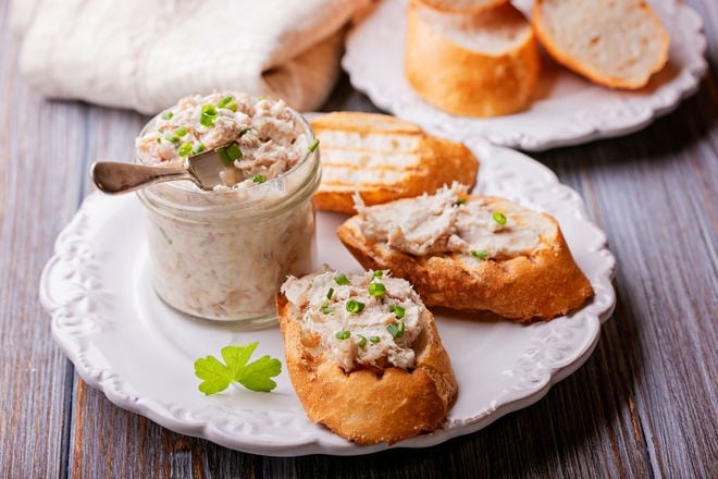 przeni kruh s ribljom pastetom
