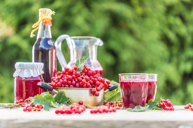 marmelada, sirup i sok od ribiza