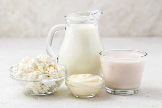 razlicite vrste mlijeka u posudama