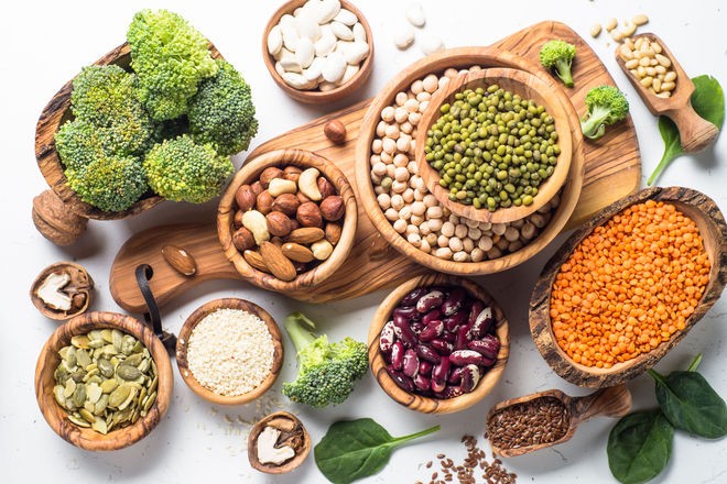 Veganski izvor proteina - grah, leca, orasasti plodovi, brokula spinat i sjemenke