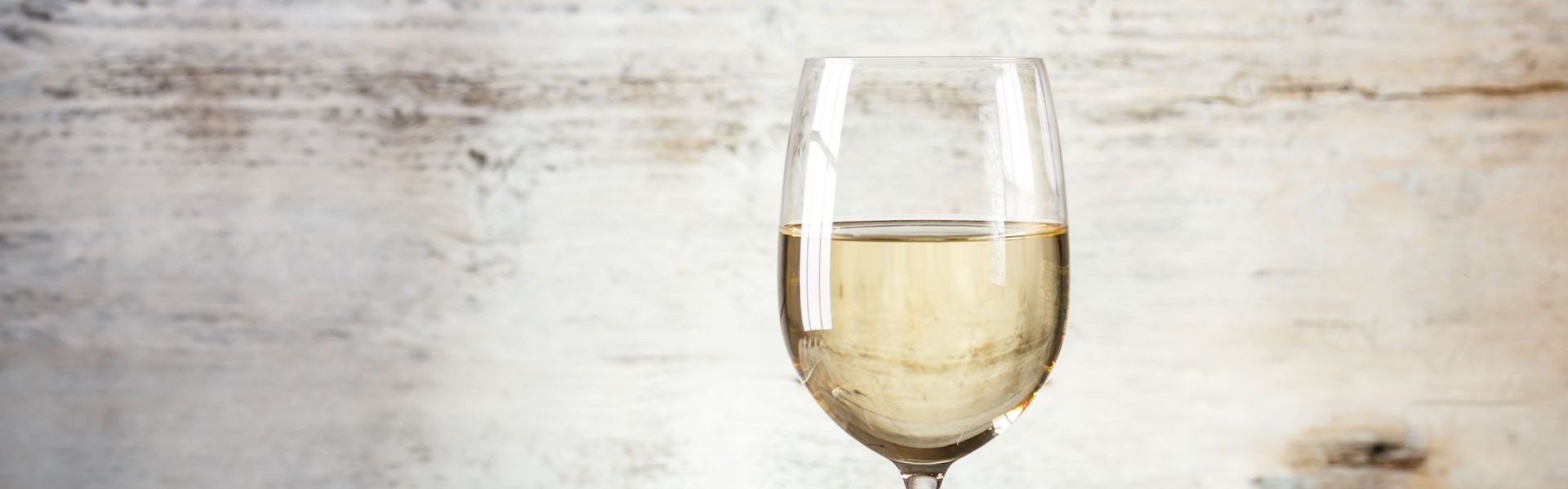 bijelo vino i grozde