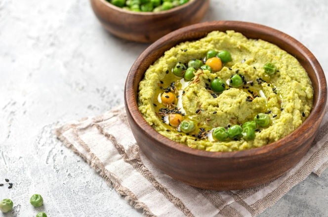 hummus s mladim graskom