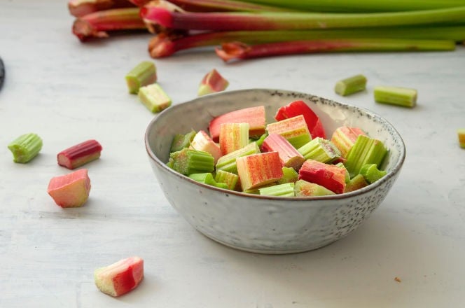 salata s rabarbarom