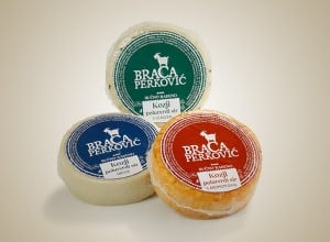 Braća Perković kozji sirevi beige pozadina