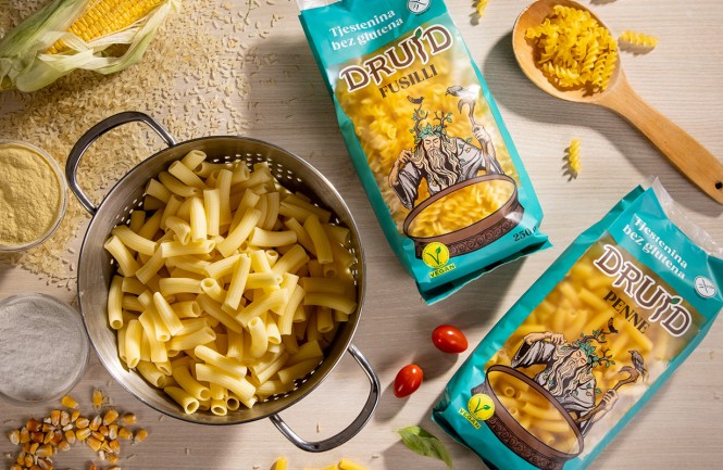 Kuhana Druidi tjestenina penne u cijedilu 