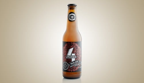 4 Mudraca svijetlo pale ale pivo beige pozadina
