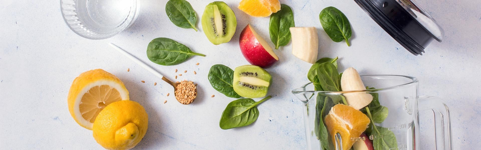 smoothie od kivija, banane, narance i baby spinata