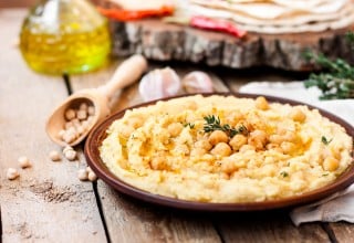 humus u zdjeli