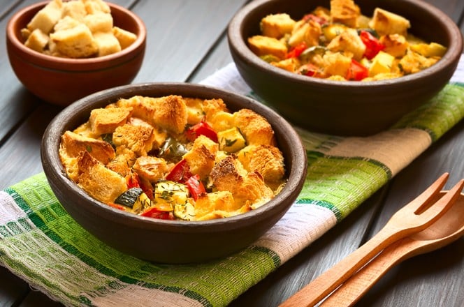 281013332 puding od kruha od tikvica, paprike, rajcice i kockica bageta