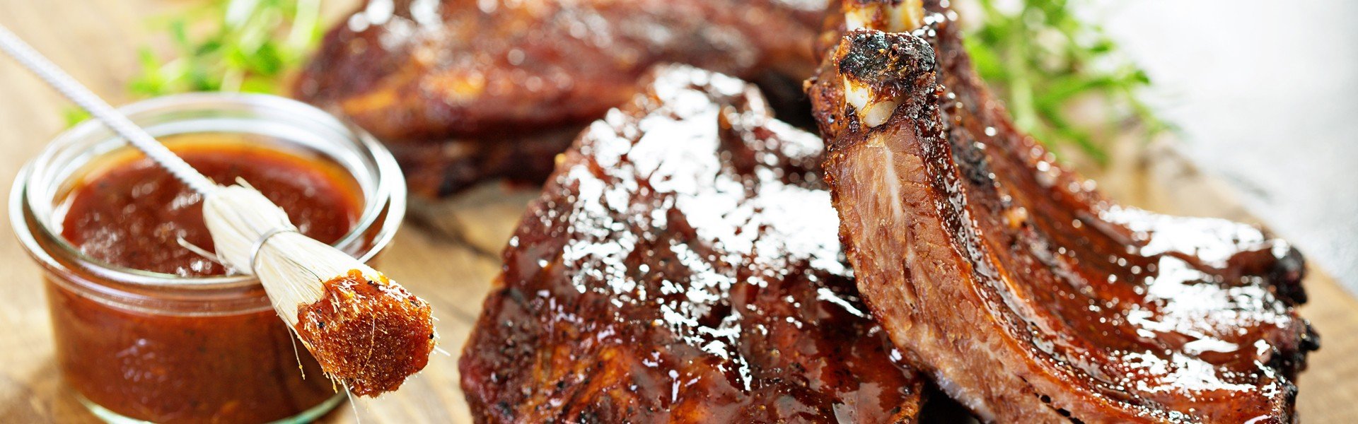 1125576632 barbeque umak sa dimljenim rebarcima