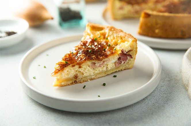 1938096823 Tradicionalni domaci quiche ili pita sa unkom i sirom