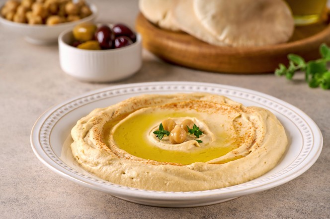 domaci hummus u tanjuru