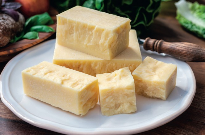sir cheddar narezan na kocke